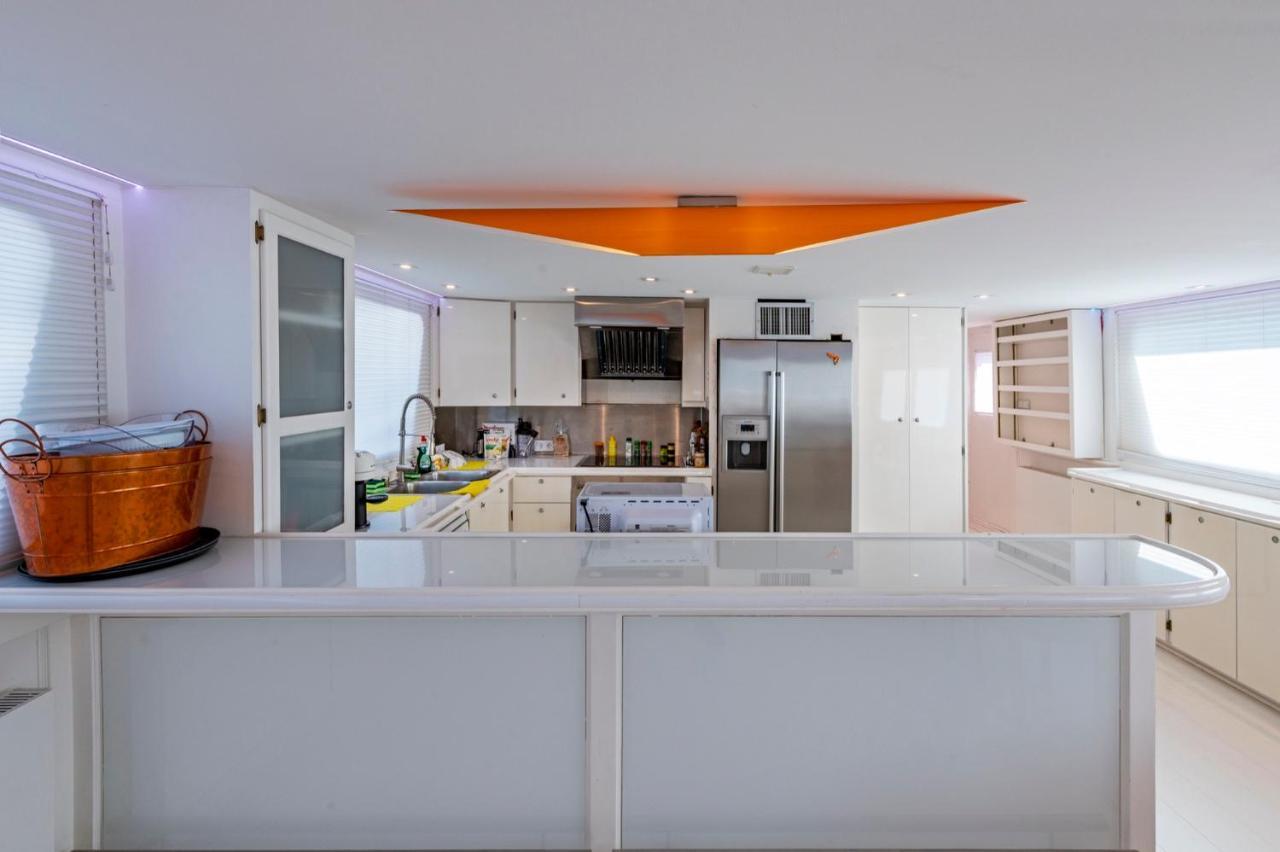 Luxury Boat Hotel Sant Adria de Besos Bagian luar foto