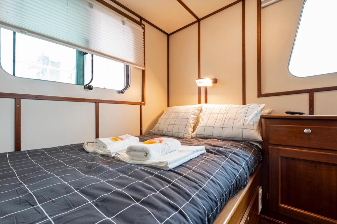 Luxury Boat Hotel Sant Adria de Besos Bagian luar foto